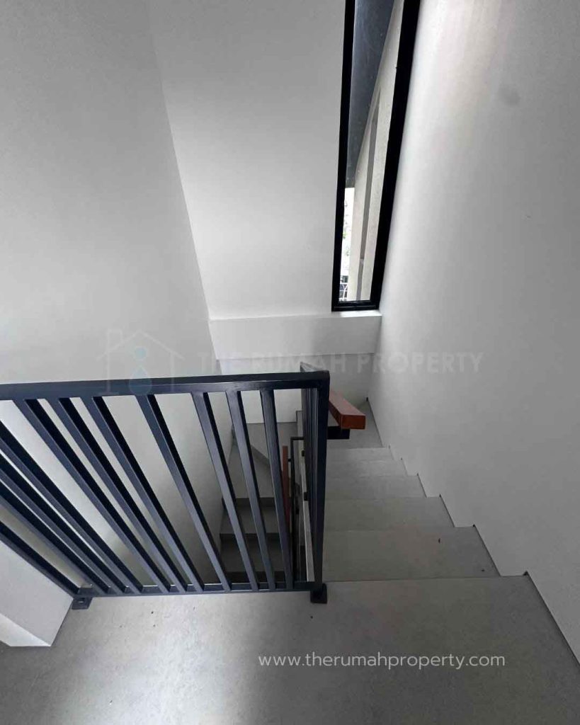 Rumah-2-Lantai-Lebak-Bulus-Jaksel-Dalam-Cluster-Desain-Tropikal-7