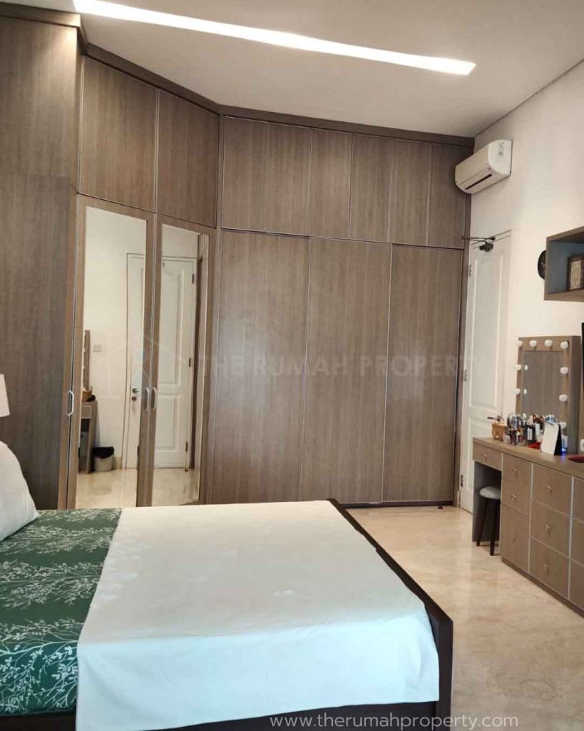 Rumah-2-Lantai-Private-Pool-Komplek-Elit-Menteng-Jakarta-Pusat-11