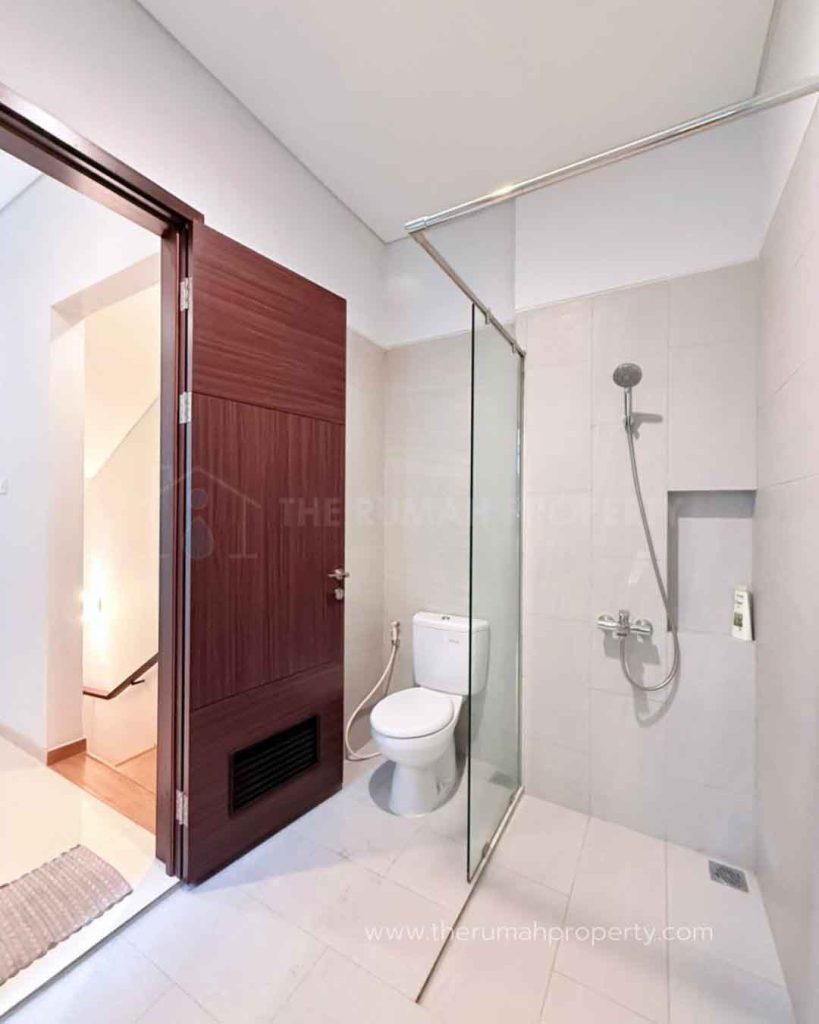 Rumah-3-Lantai-Posisi-Hook-Hadap-Timur-Serenia-Hills-Lebak-Bulus-11