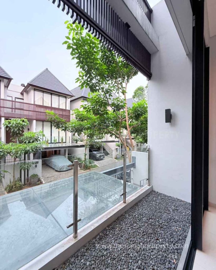 Rumah-3-Lantai-Posisi-Hook-Hadap-Timur-Serenia-Hills-Lebak-Bulus-6