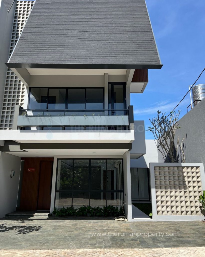 Rumah-3-Lantai-Unit-Pojok-Jalan-Paso-Jakarta-Selatan-Dalam-Townhouse-1