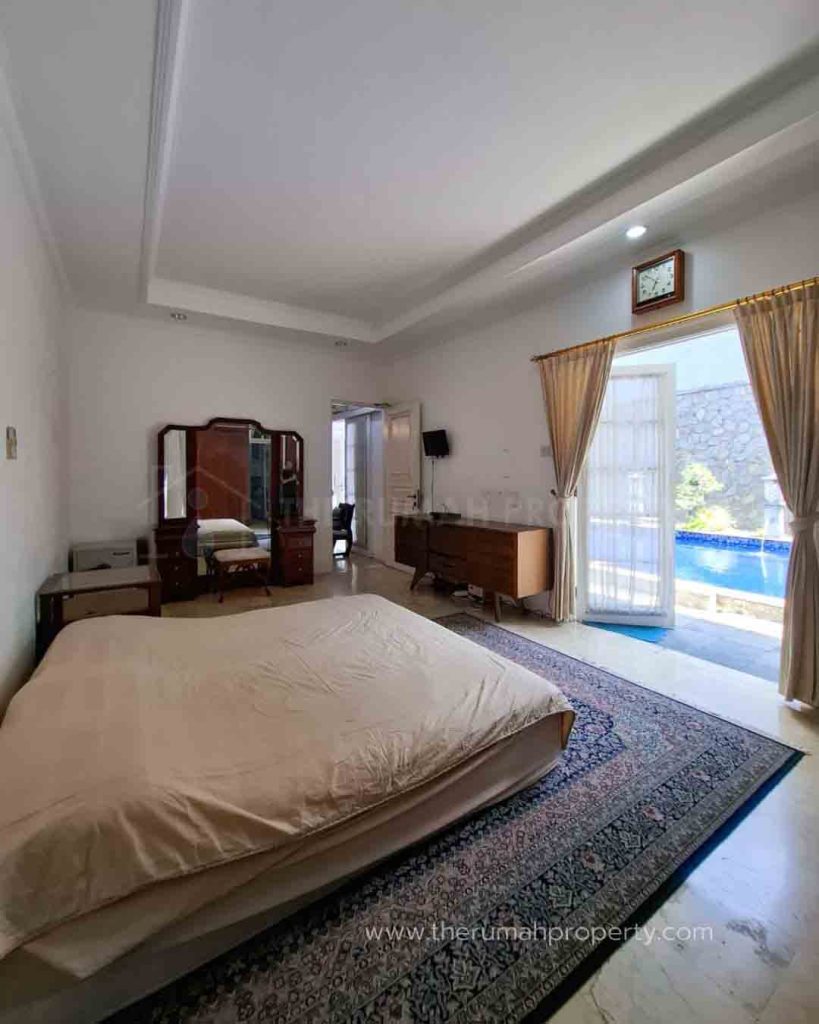 Rumah-Bagus-Cipete-Jaksel-Dalam-Komplek-Depan-Taman-Fasilitas-Kolam-Renang-Pribadi-10