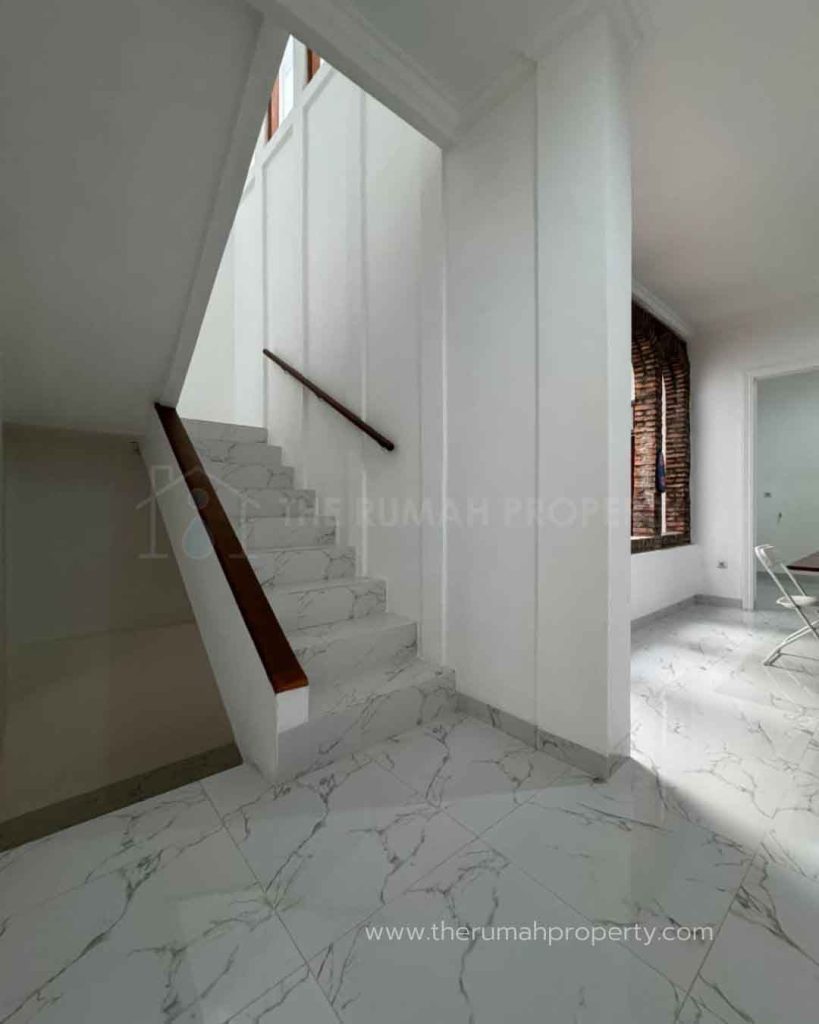 Rumah-Bagus-Dalam-Komplek-Gandul-Cinere-Akses-Mudah-4-Kamar-Tidur-6