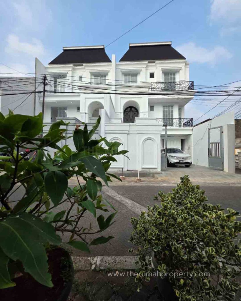 Rumah-Baru-3-Lantai-Dijual-di-Tebet-Jakarta-Selatan-Fasilitas-Kolam-Renang-dan-Lift-Pribadi-1