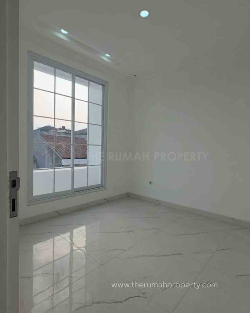 Rumah-Baru-3-Lantai-Dijual-di-Tebet-Jakarta-Selatan-Fasilitas-Kolam-Renang-dan-Lift-Pribadi-12