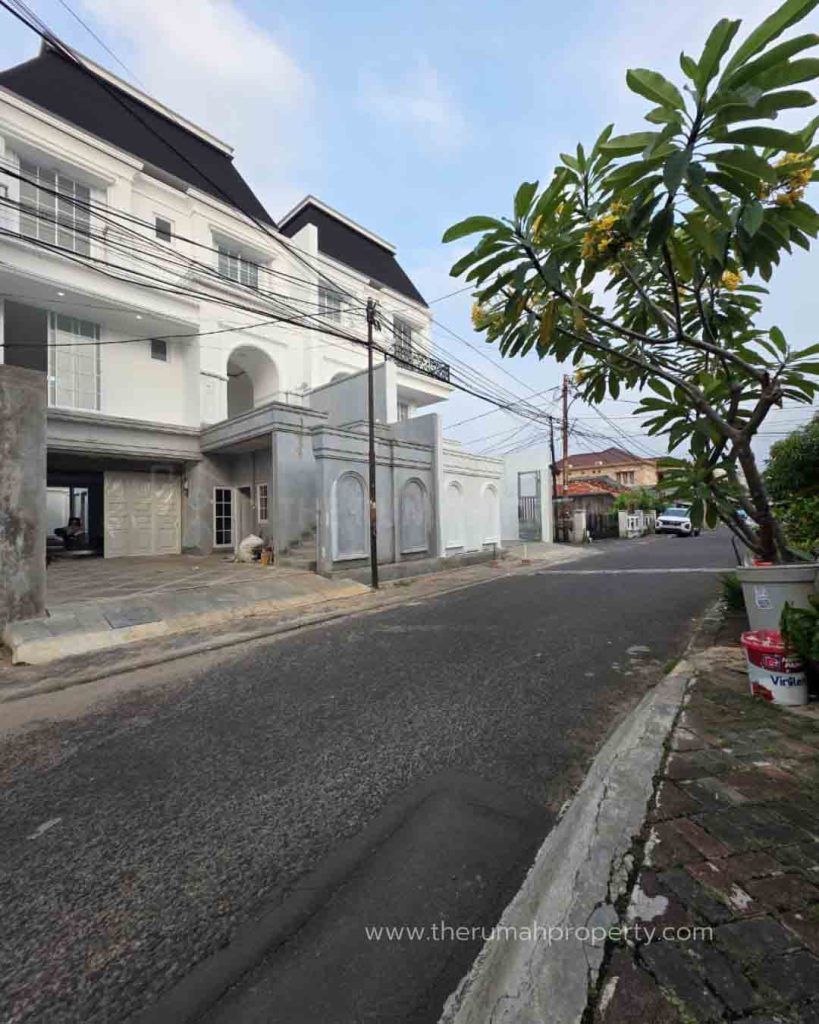 Rumah-Baru-3-Lantai-Dijual-di-Tebet-Jakarta-Selatan-Fasilitas-Kolam-Renang-dan-Lift-Pribadi-2