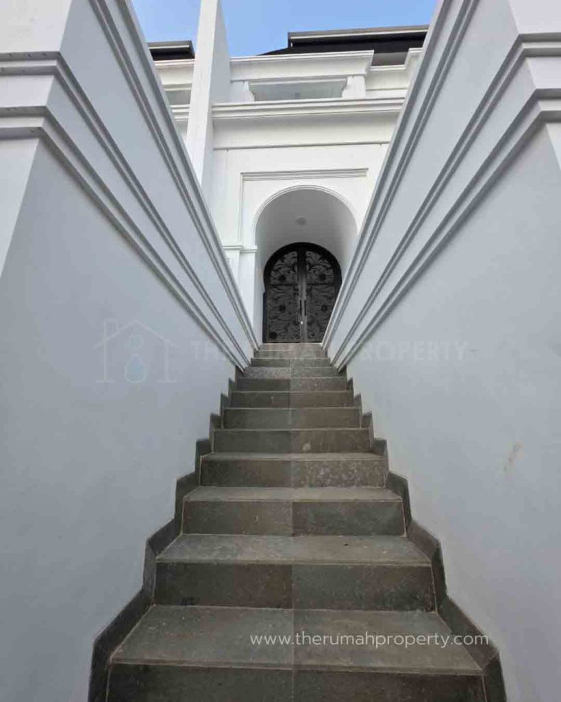 Rumah-Baru-3-Lantai-Dijual-di-Tebet-Jakarta-Selatan-Fasilitas-Kolam-Renang-dan-Lift-Pribadi-4