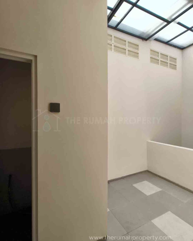 Rumah-Baru-Dijual-di-BSD-City-Dalam-Komplek-Jalan-Lebar-7