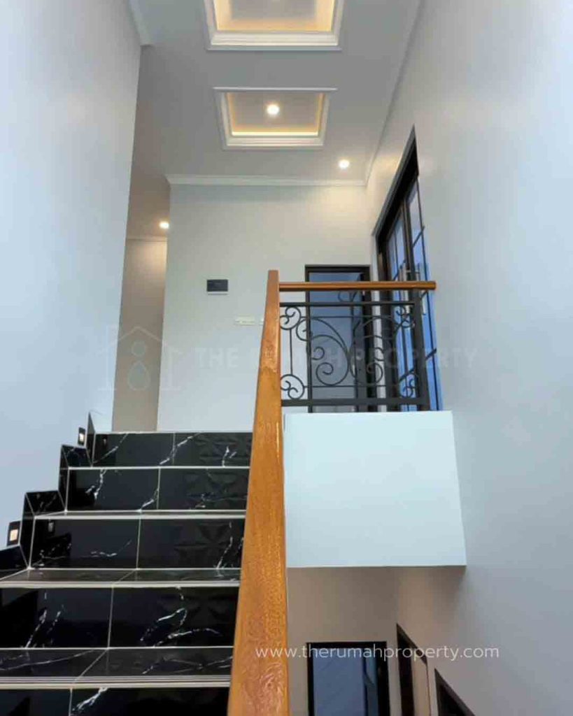 Rumah-Bergaya-American-Classic-Komplek-DPR-MPR-Jagakarsa-5