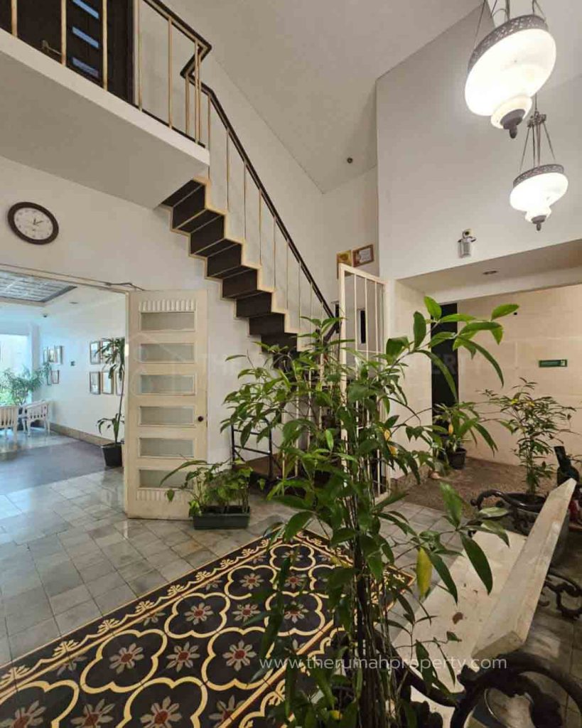 Rumah-Bisa-Untuk-Komersil-Usaha-Pinggir-Jalan-di-Cikini-Jakarta-Pusat-10