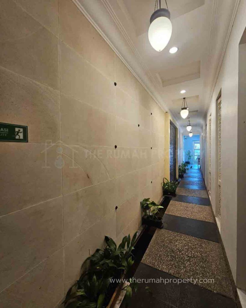 Rumah-Bisa-Untuk-Komersil-Usaha-Pinggir-Jalan-di-Cikini-Jakarta-Pusat-3
