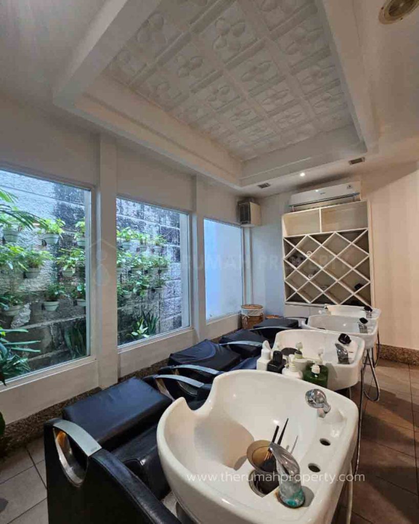 Rumah-Bisa-Untuk-Komersil-Usaha-Pinggir-Jalan-di-Cikini-Jakarta-Pusat-7