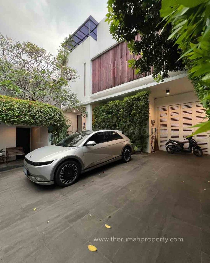 Rumah-Cantik-Nuansa-Tropis-Desain-Modern-Dengan-Rooftop-Space-Kemang-1