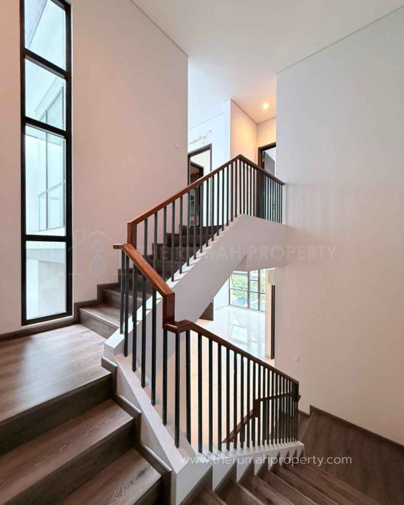 Rumah-Cluster-Zenith-Serenia-Hills-Lebak-Bulus-3-Lantai-Hadap-Utara-8