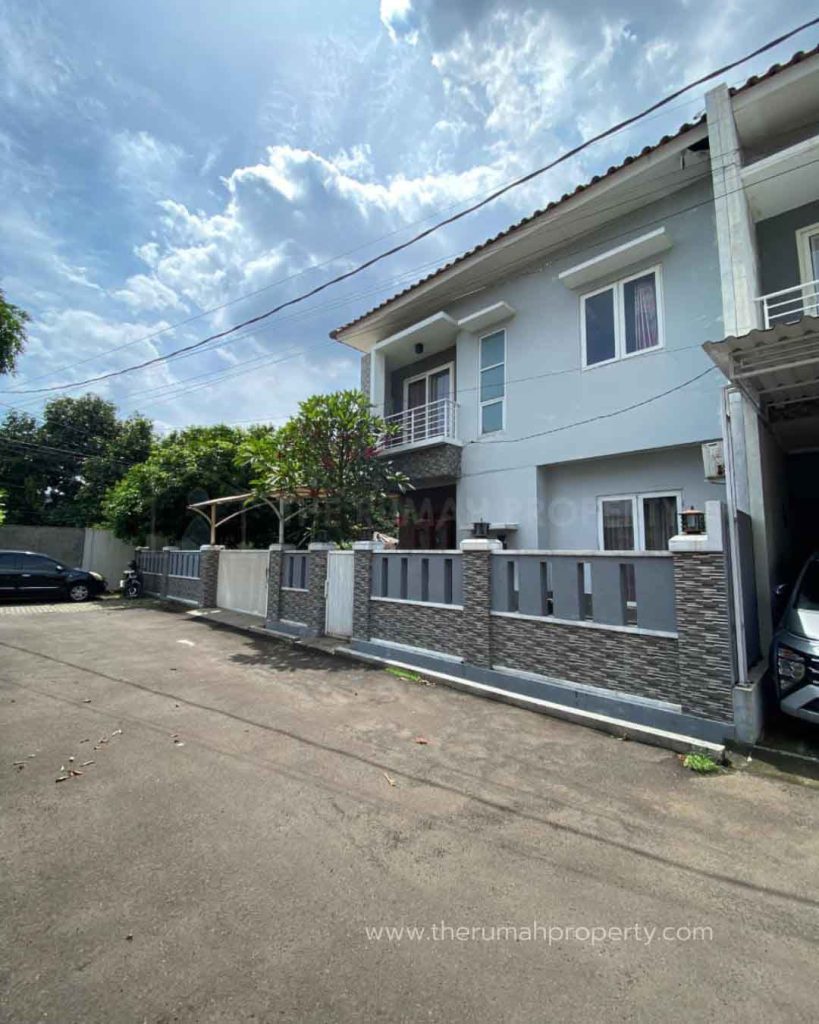 Rumah-Dalam-Cluster-One-Gate-Cipayung-Jakarta-Timur-Akses-Mudah-ke-Stasiun-LRT-1