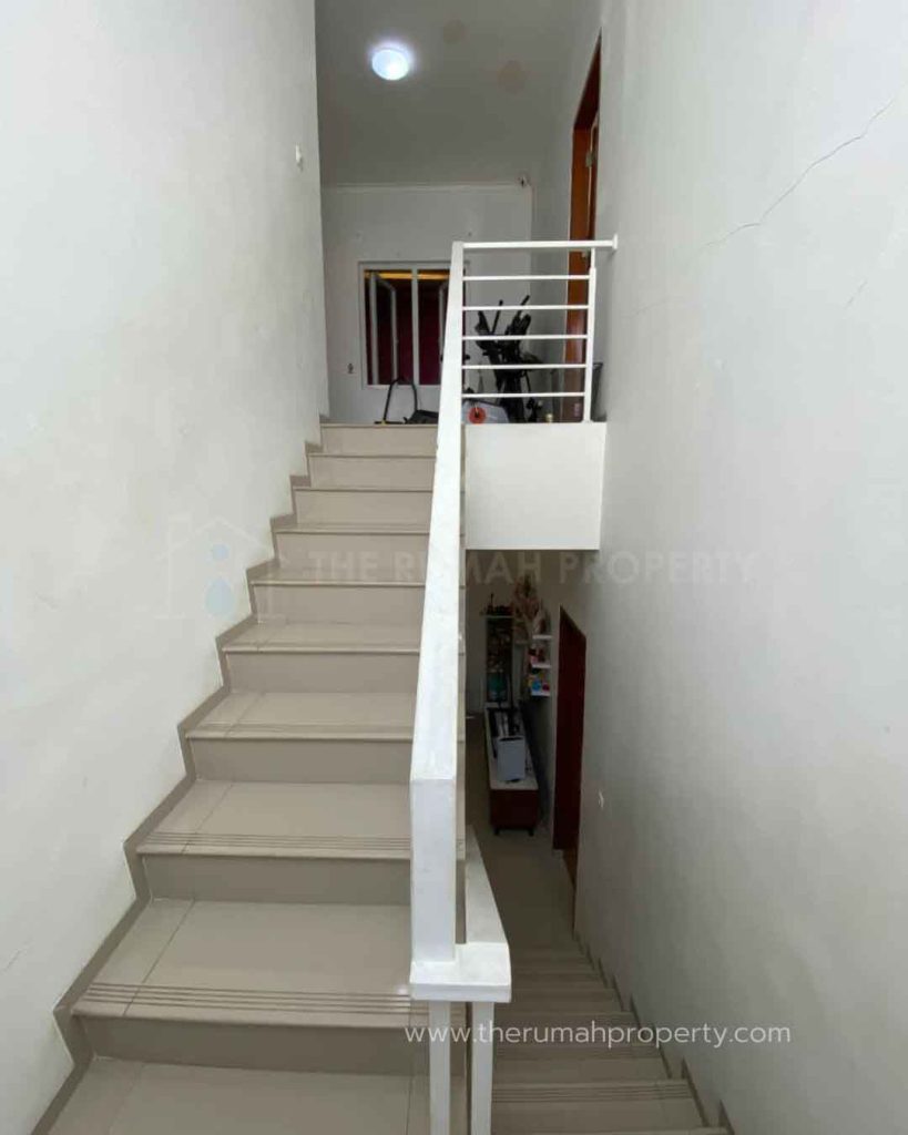 Rumah-Dalam-Cluster-One-Gate-Cipayung-Jakarta-Timur-Akses-Mudah-ke-Stasiun-LRT-8