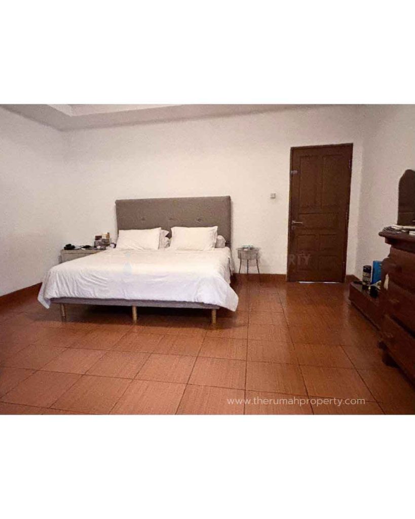 Rumah-Dalam-Kawasan-Elit-Simprug-Golf-Dekat-ke-Permata-Hijau-Senayan-dan-Kebayoran-Baru-11