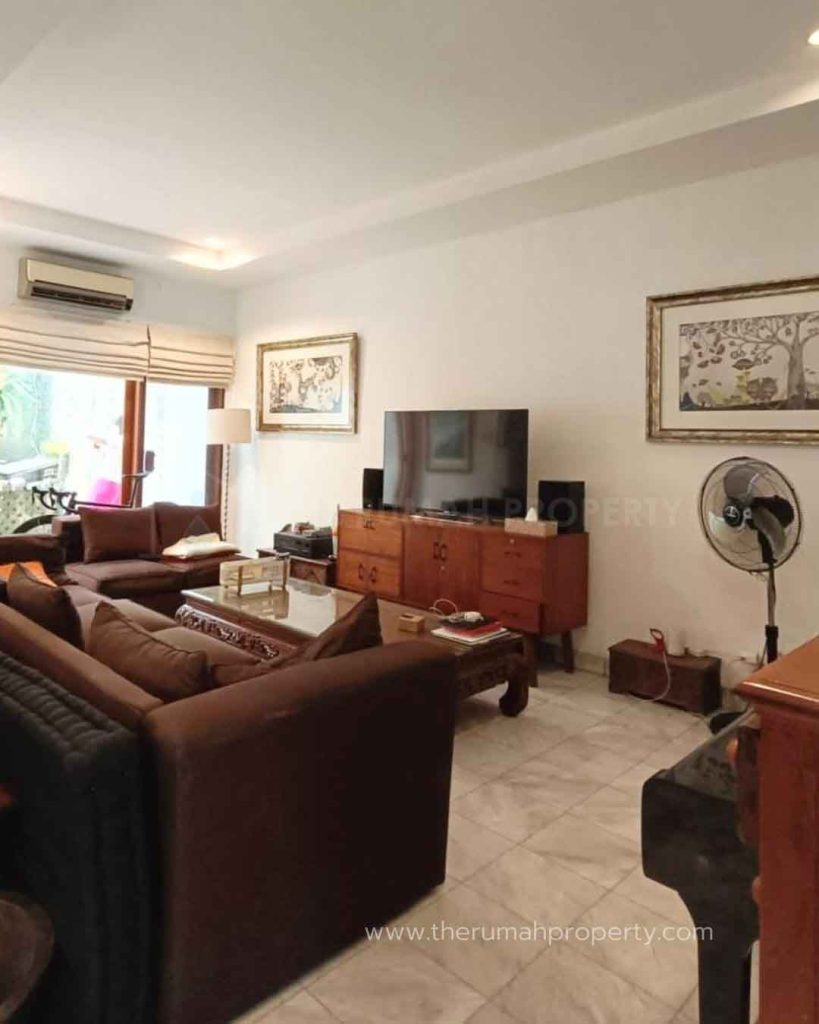 Rumah-Dalam-Kawasan-Elit-Simprug-Golf-Dekat-ke-Permata-Hijau-Senayan-dan-Kebayoran-Baru-2