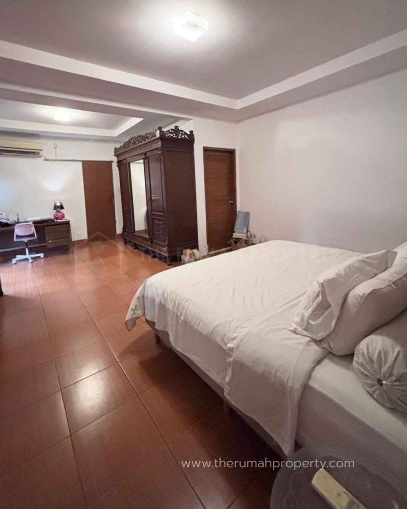 Rumah-Dalam-Kawasan-Elit-Simprug-Golf-Dekat-ke-Permata-Hijau-Senayan-dan-Kebayoran-Baru-8
