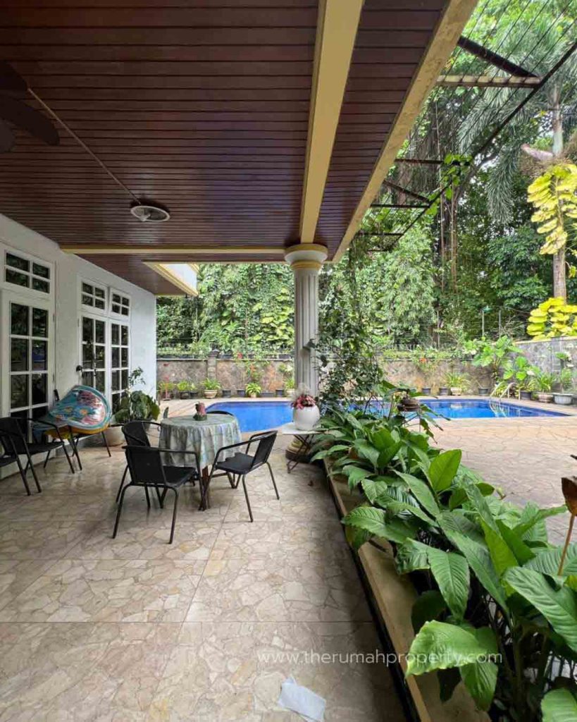 Rumah-Dalam-Komplek-Elit-Pondok-Indah-Jaksel-Private-Pool-Parkir-Luas-2