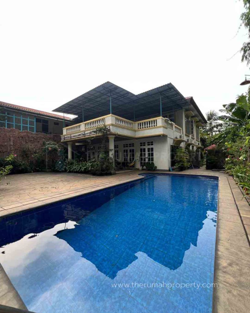Rumah-Dalam-Komplek-Elit-Pondok-Indah-Jaksel-Private-Pool-Parkir-Luas-3