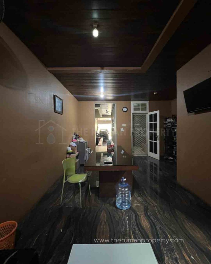Rumah-Dalam-Komplek-Elit-Pondok-Indah-Jaksel-Private-Pool-Parkir-Luas-4