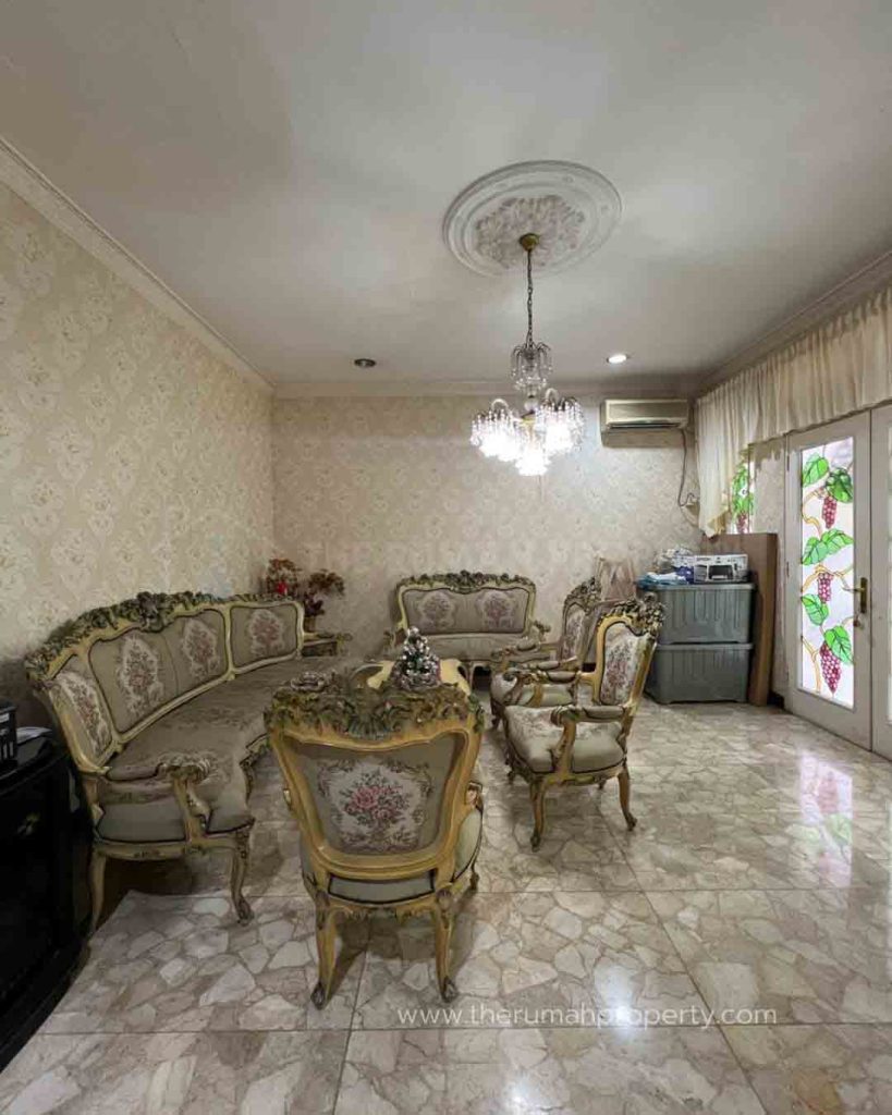 Rumah-Dalam-Komplek-Elit-Pondok-Indah-Jaksel-Private-Pool-Parkir-Luas-5