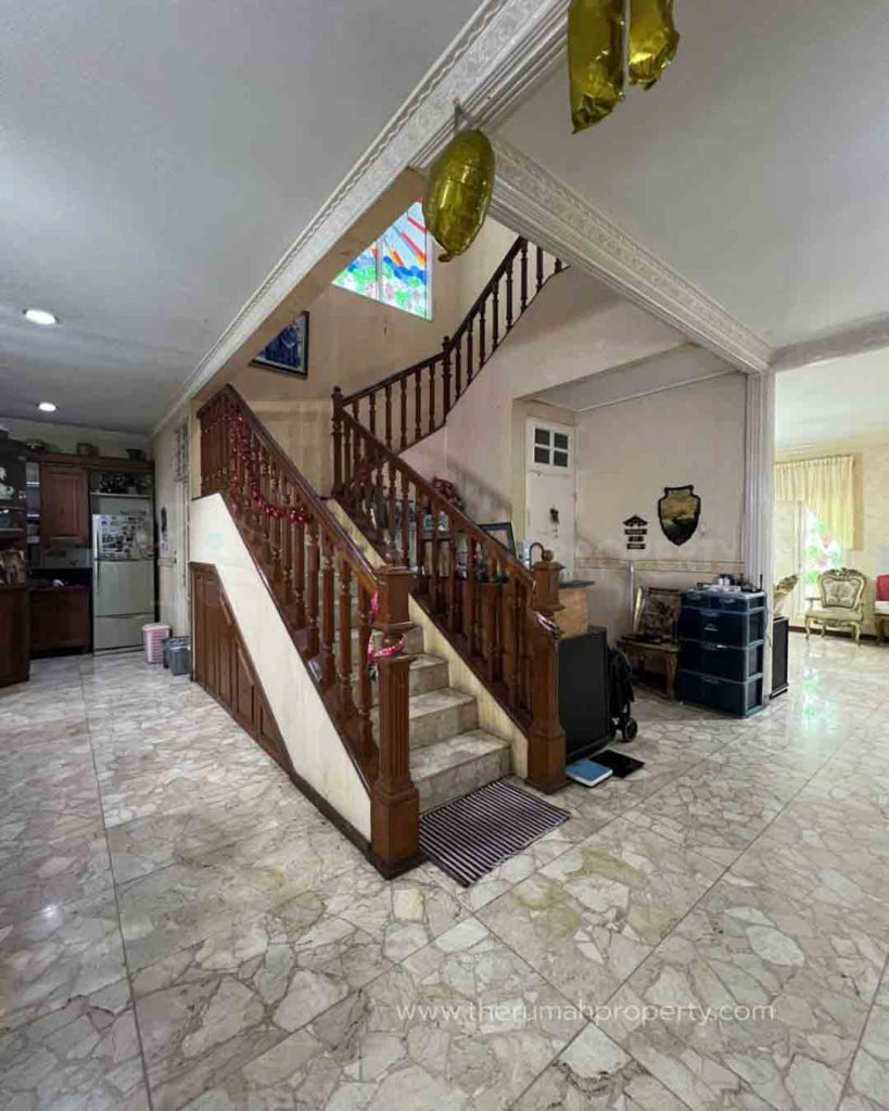 Rumah-Dalam-Komplek-Elit-Pondok-Indah-Jaksel-Private-Pool-Parkir-Luas-9