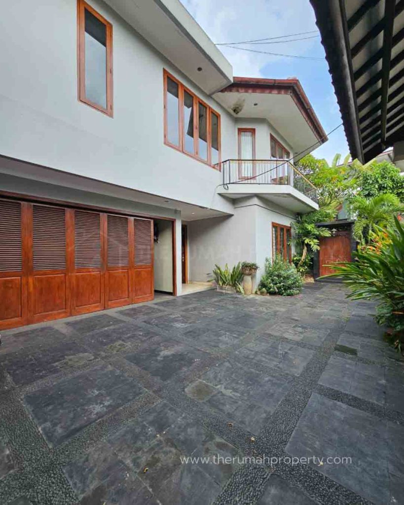 Rumah-Dalam-Komplek-Kemang-Jaksel-Lingkungan-Tenang-2
