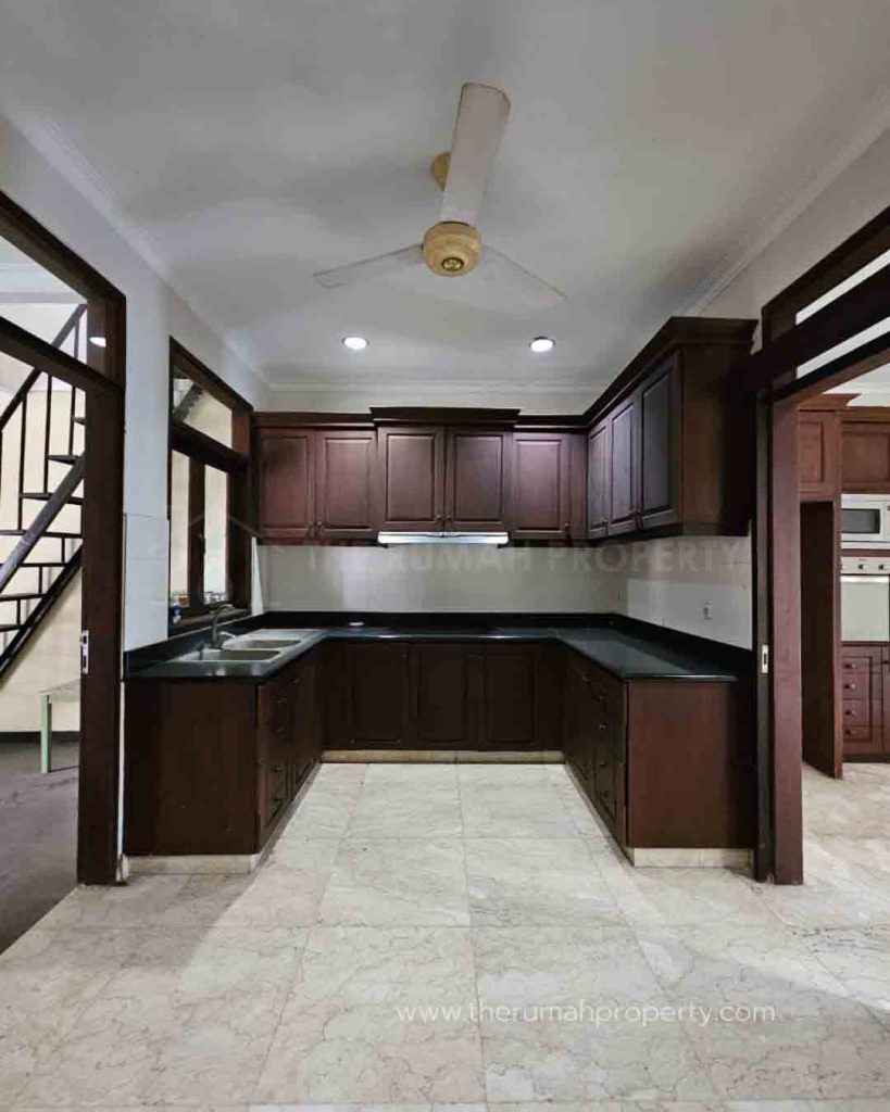 Rumah-Dalam-Komplek-Kemang-Jaksel-Lingkungan-Tenang-8