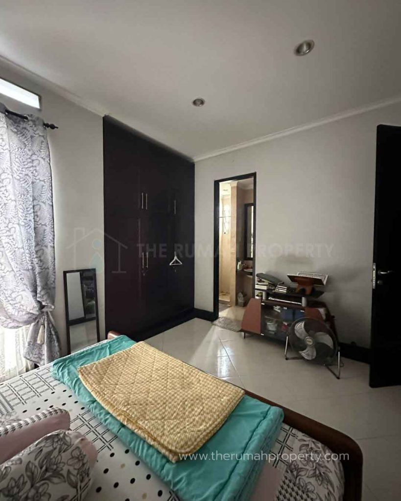 Rumah-Dalam-Komplek-Peurmahan-Bintaro-Jaya-Posisi-Hook-Siap-Huni-10
