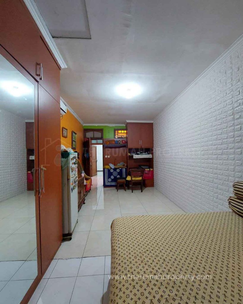 Rumah-Dalam-Komplek-Pondok-Gede-Selangkah-ke-Jalan-Raya-Utama-9