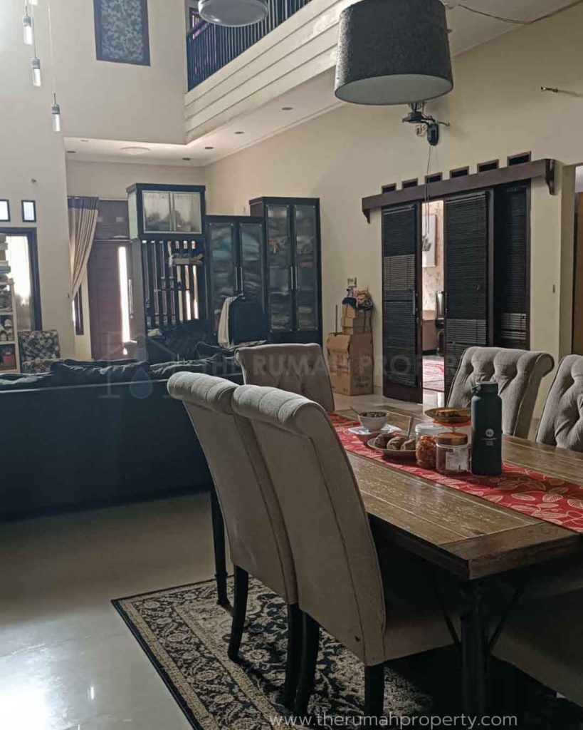 Rumah-Dalam-Komplek-di-Cibubur-2-Lantai-Siap-Huni-4