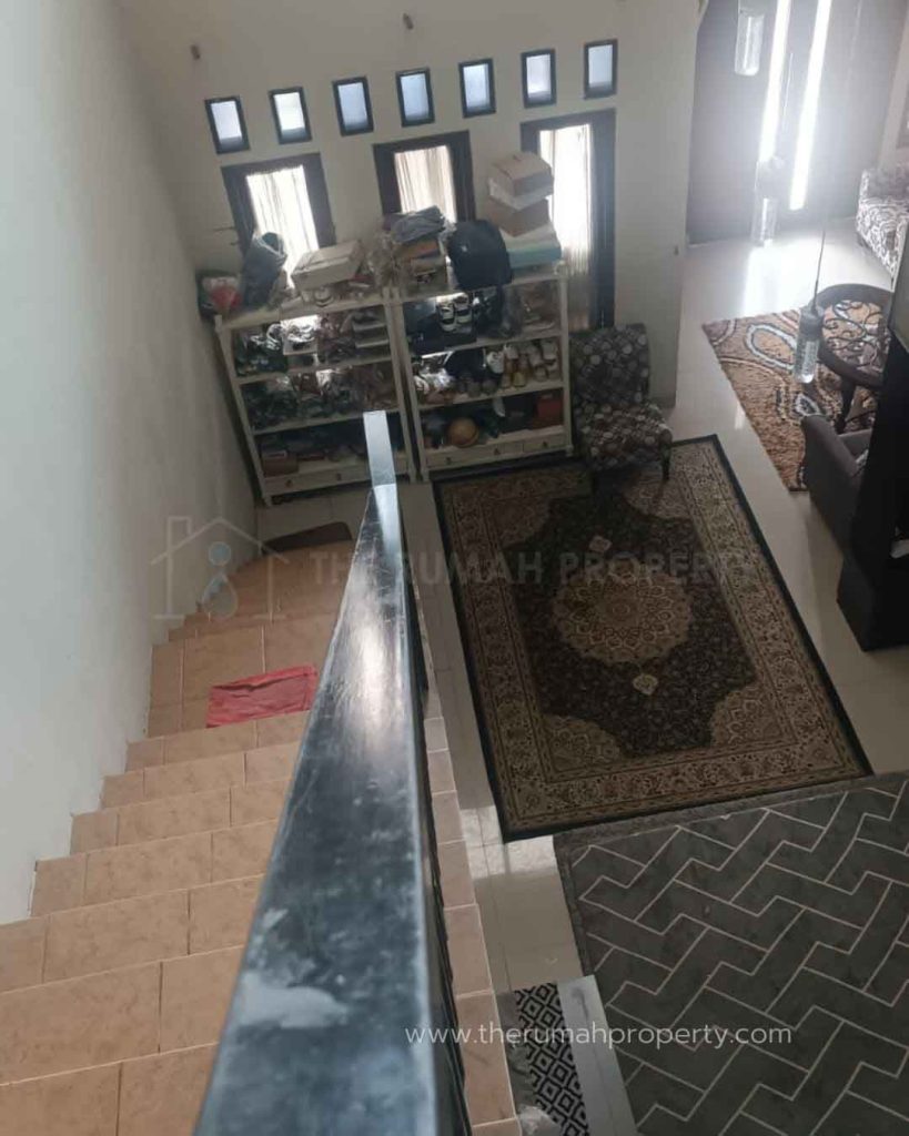 Rumah-Dalam-Komplek-di-Cibubur-2-Lantai-Siap-Huni-5