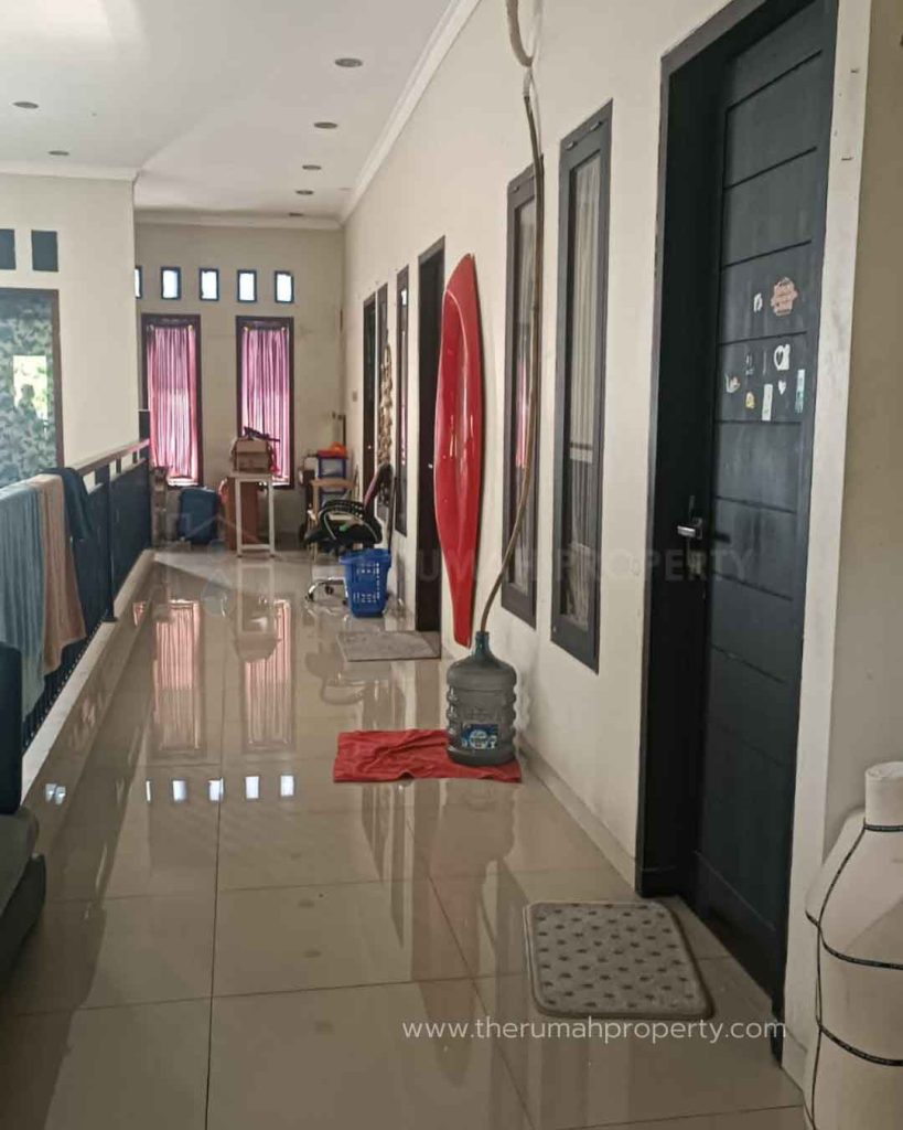 Rumah-Dalam-Komplek-di-Cibubur-2-Lantai-Siap-Huni-7