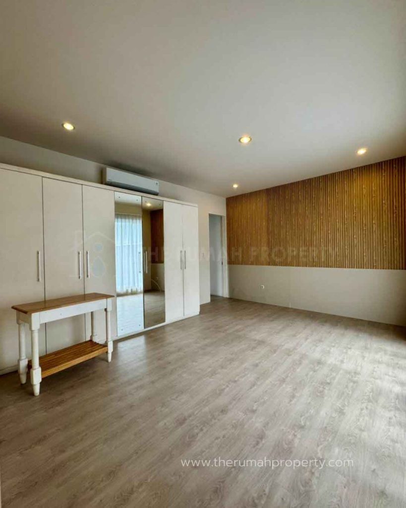Rumah-Dalam-Townhouse-Lebak-Bulus-Jaksel-Dijual-3-Lantai-Suasana-Resort-10