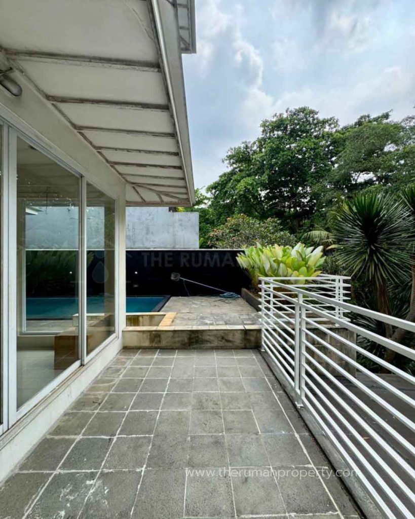 Rumah-Dalam-Townhouse-Lebak-Bulus-Jaksel-Dijual-3-Lantai-Suasana-Resort-3