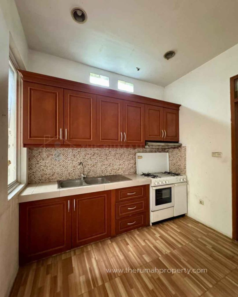 Rumah-Dalam-Townhouse-Lebak-Bulus-Jaksel-Dijual-3-Lantai-Suasana-Resort-8