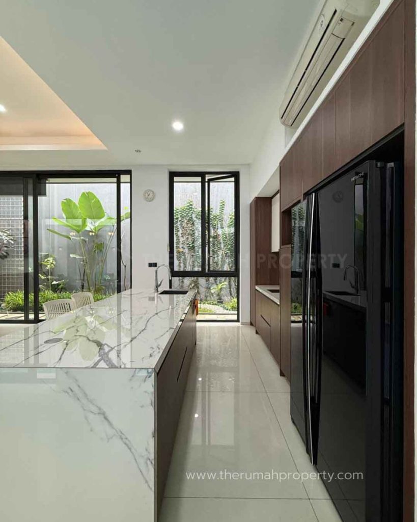 Rumah-Dijual-Kebayoran-Baru-Private-Pool-Desain-Modern-Tropis-Akses-Jalan-Lebar-6