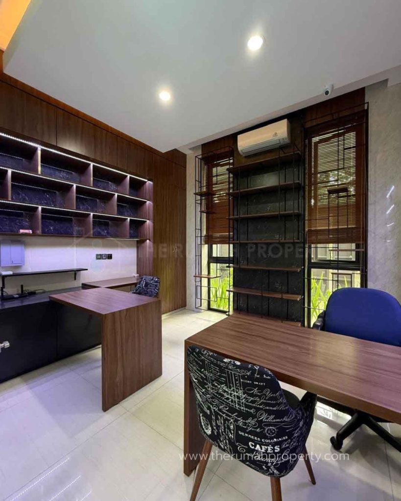 Rumah-Dijual-Kebayoran-Baru-Private-Pool-Desain-Modern-Tropis-Akses-Jalan-Lebar-7
