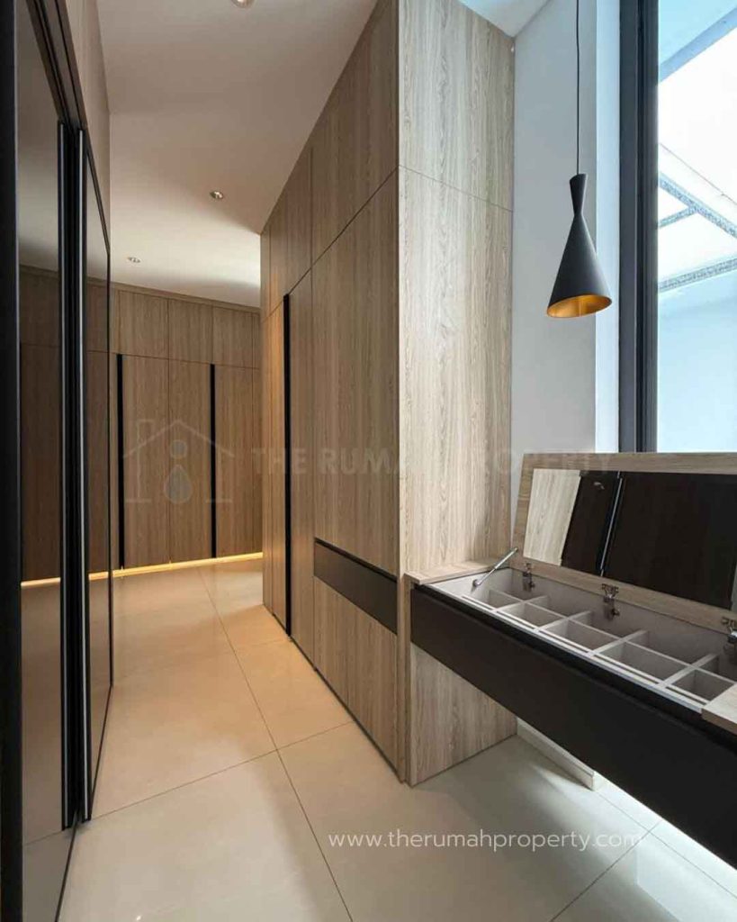 Rumah-Dijual-Kebayoran-Baru-Private-Pool-Desain-Modern-Tropis-Akses-Jalan-Lebar-9