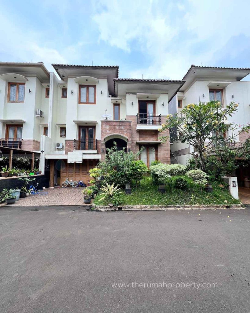 Rumah-Dijual-di-Cilandak-Jaksel-Dalam-Townhouse-Bangunan-3-Lantai-1