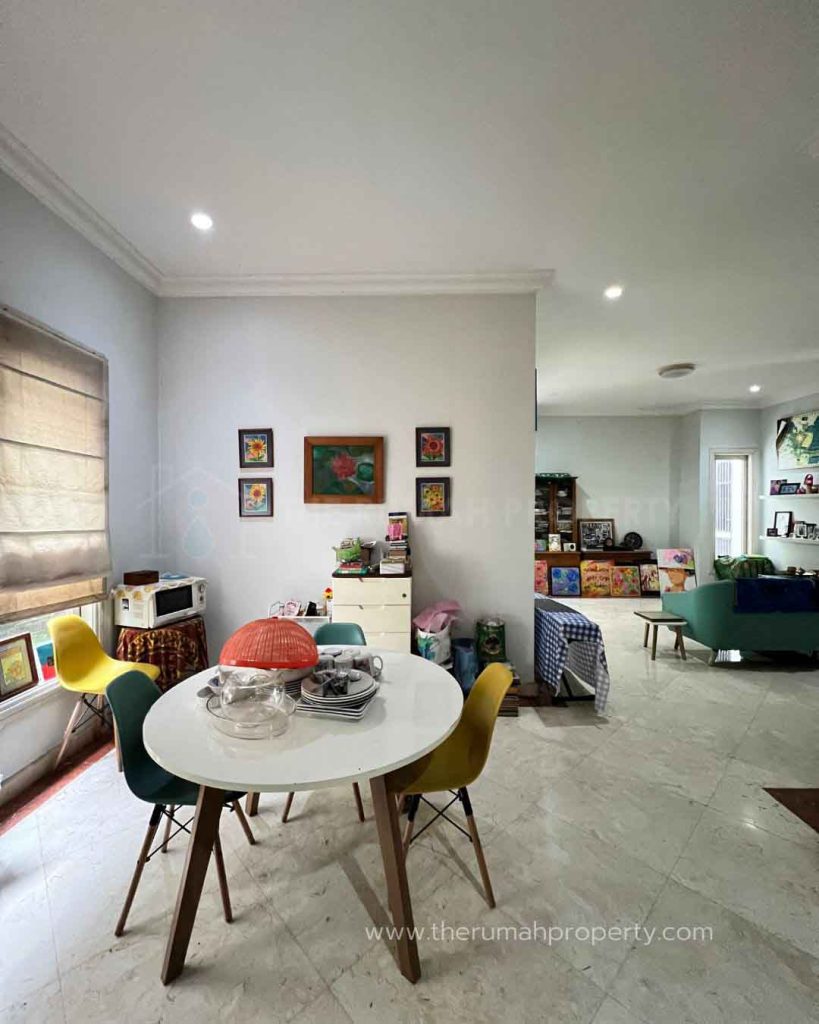 Rumah-Dijual-di-Cilandak-Jaksel-Dalam-Townhouse-Bangunan-3-Lantai-5