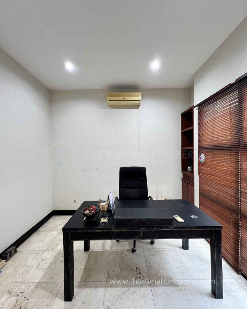 Rumah-Dijual-di-Kebagusan-Dalam-Komplek-2-Lantai-Private-Pool-dan-Ada-Basement-6