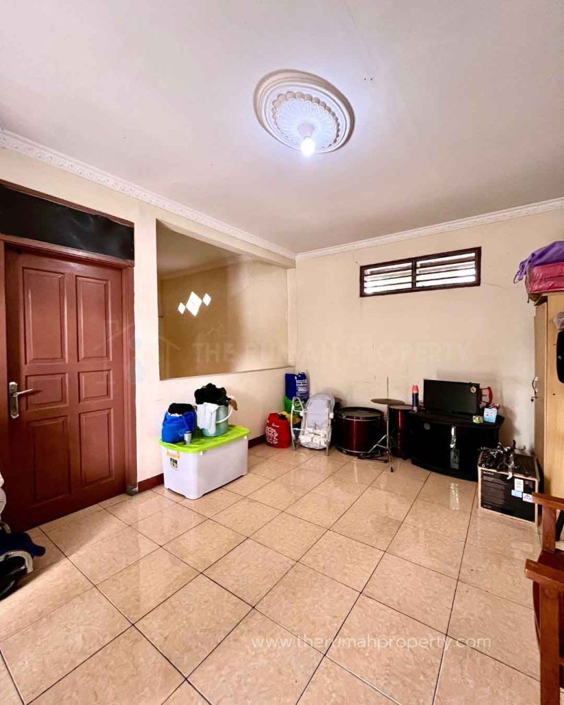 Rumah-Dijual-di-Kebayoran-Lama-Jakarta-Selatan-Akses-Mudah-ke-Tol-dan-ke-Mal-10