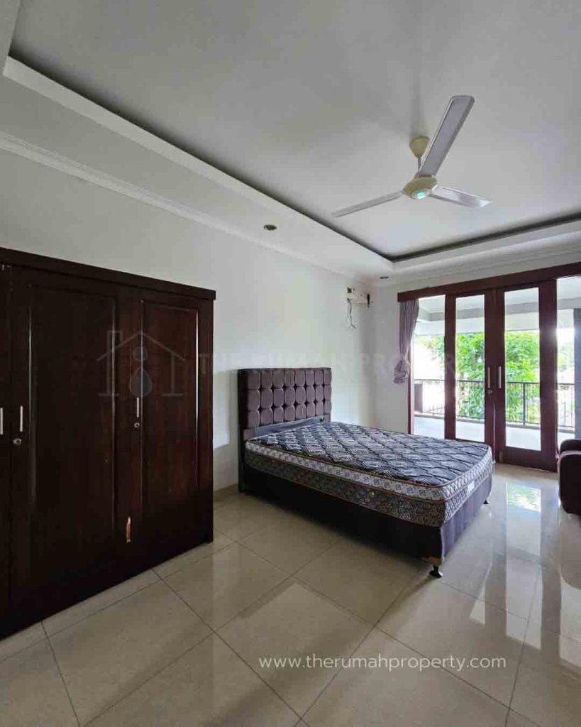 Rumah-Dijual-di-Kemang-Private-Pool-Dalam-Komplek-Jalan-Lebar-10