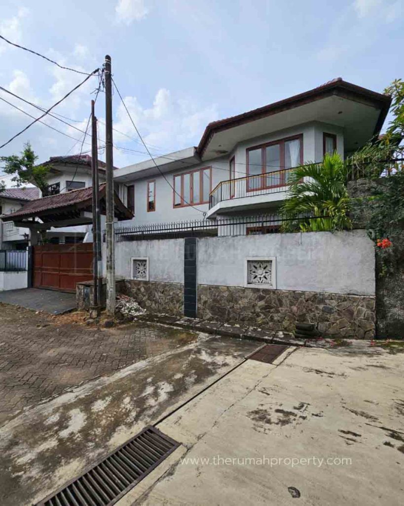 Rumah-Dijual-di-Kemang-Private-Pool-Dalam-Komplek-Jalan-Lebar-2