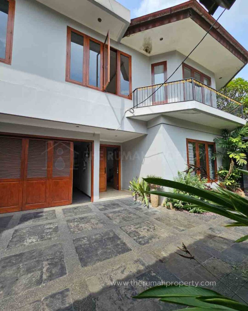 Rumah-Dijual-di-Kemang-Private-Pool-Dalam-Komplek-Jalan-Lebar-3