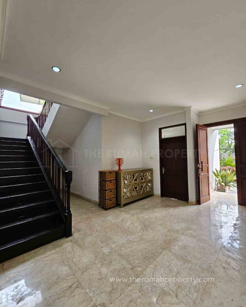 Rumah-Dijual-di-Kemang-Private-Pool-Dalam-Komplek-Jalan-Lebar-8