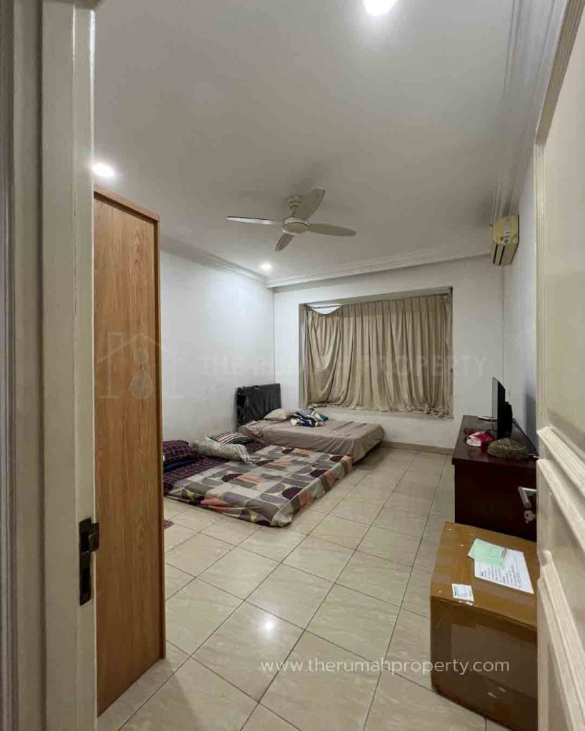 Rumah-Dijual-di-Komplek-Elit-Mega-Kuningan-Jaksel-Fasilitas-Private-Pool-Halaman-Luas-11